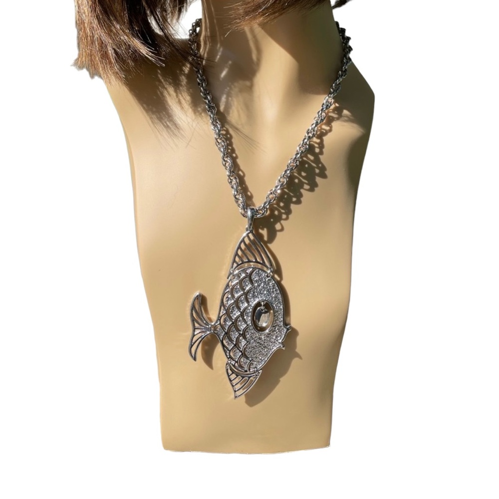 Vintage Articulated Fish Pendent Fins & Eye Move 18” Chain Fashion Jewelry - Picture 4 of 10